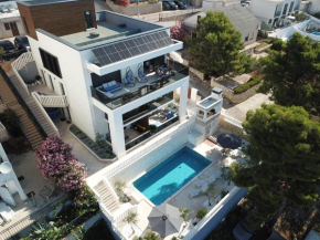 Luxury Beachfront Villa Carlisa